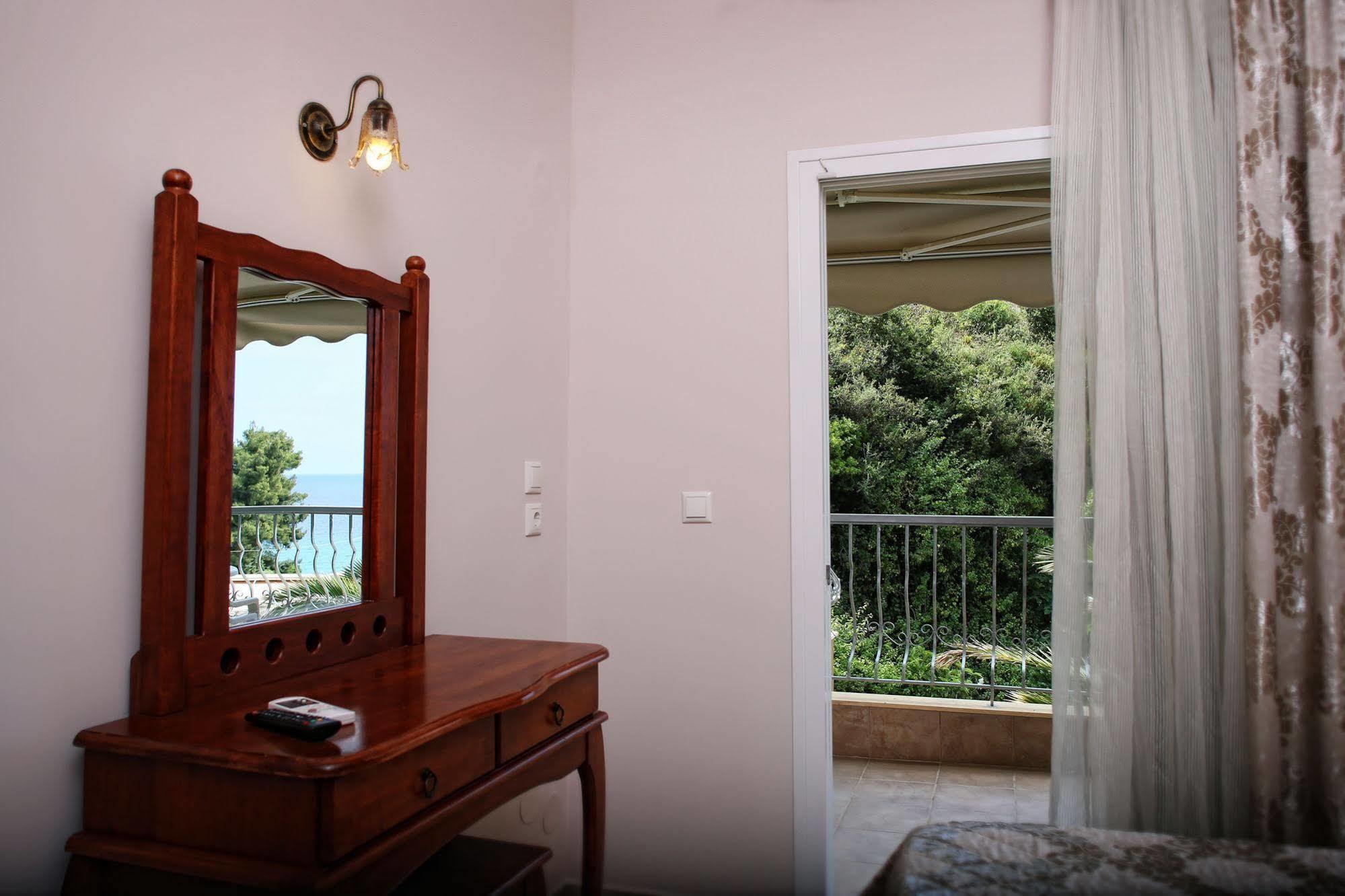 Alexandrina Apartment Mola Kalyva Bagian luar foto